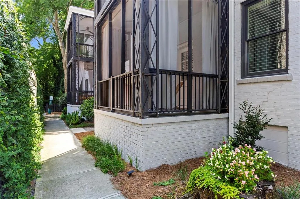 78 Peachtree Memorial Drive Nw Unit 2, Atlanta, Georgia 30309, 2 Bedrooms Bedrooms, ,2 BathroomsBathrooms,Residential,For Sale,78 Peachtree Memorial Drive Nw Unit 2,7616511