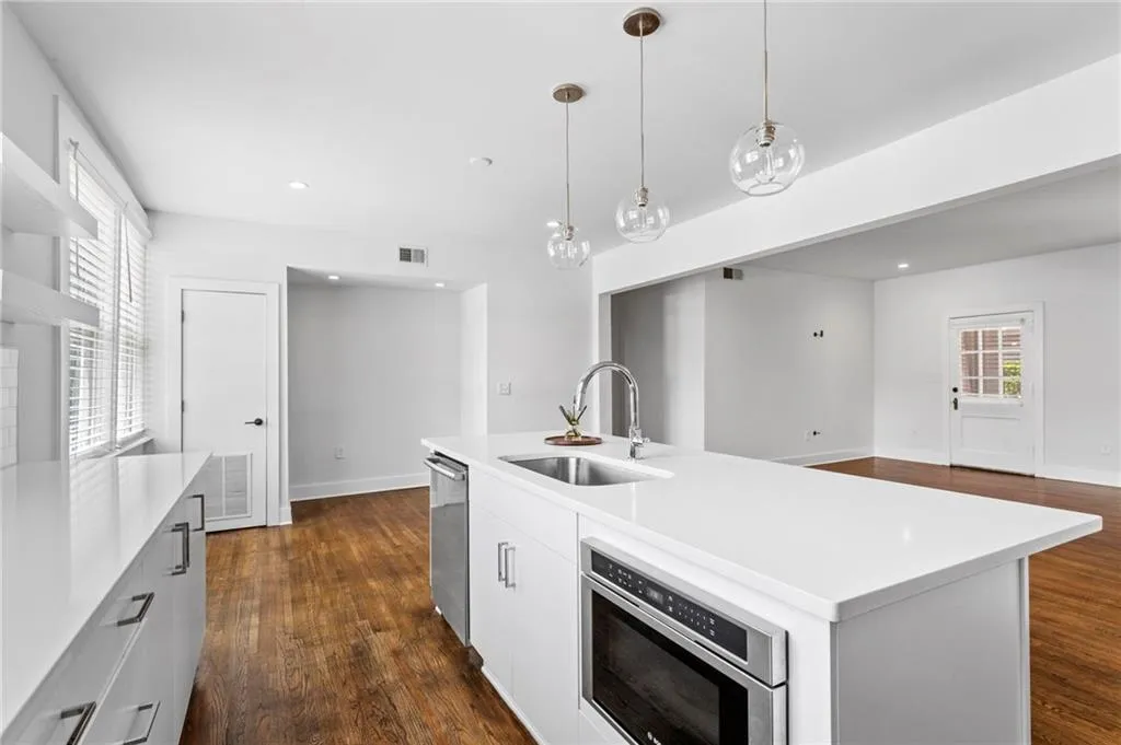 78 Peachtree Memorial Drive Nw Unit 2, Atlanta, Georgia 30309, 2 Bedrooms Bedrooms, ,2 BathroomsBathrooms,Residential,For Sale,78 Peachtree Memorial Drive Nw Unit 2,7616511