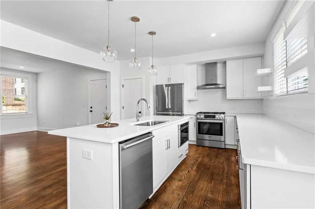 78 Peachtree Memorial Drive Nw Unit 2, Atlanta, Georgia 30309, 2 Bedrooms Bedrooms, ,2 BathroomsBathrooms,Residential,For Sale,78 Peachtree Memorial Drive Nw Unit 2,7616511