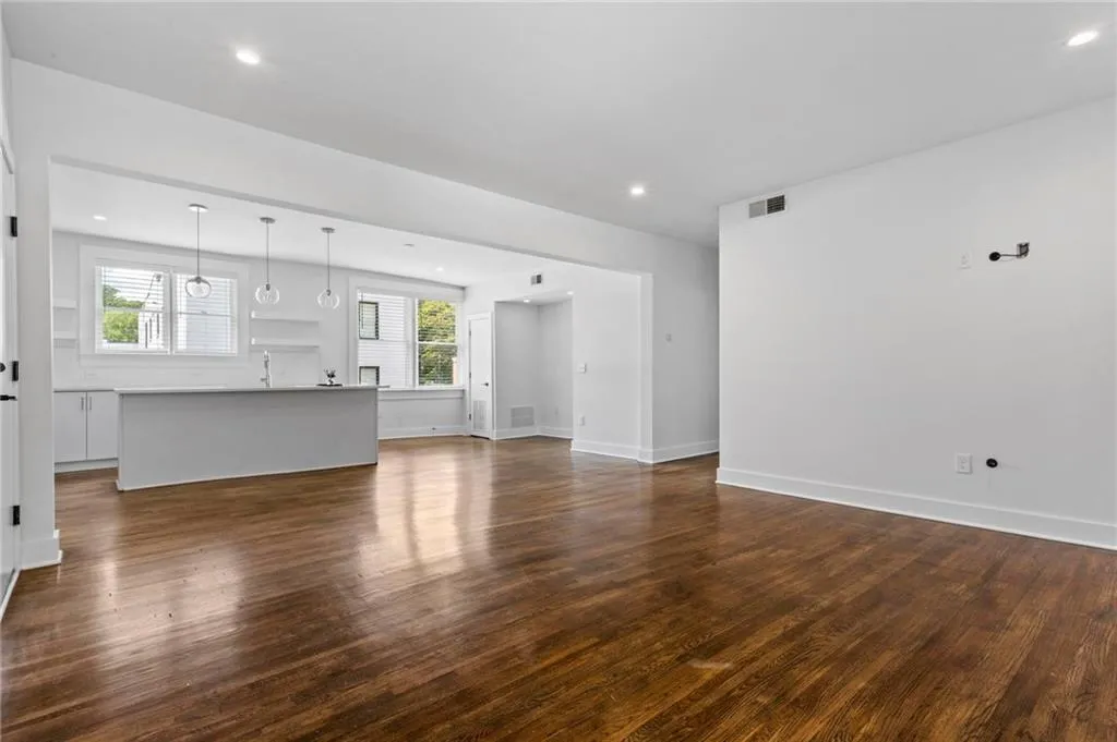 78 Peachtree Memorial Drive Nw Unit 2, Atlanta, Georgia 30309, 2 Bedrooms Bedrooms, ,2 BathroomsBathrooms,Residential,For Sale,78 Peachtree Memorial Drive Nw Unit 2,7616511