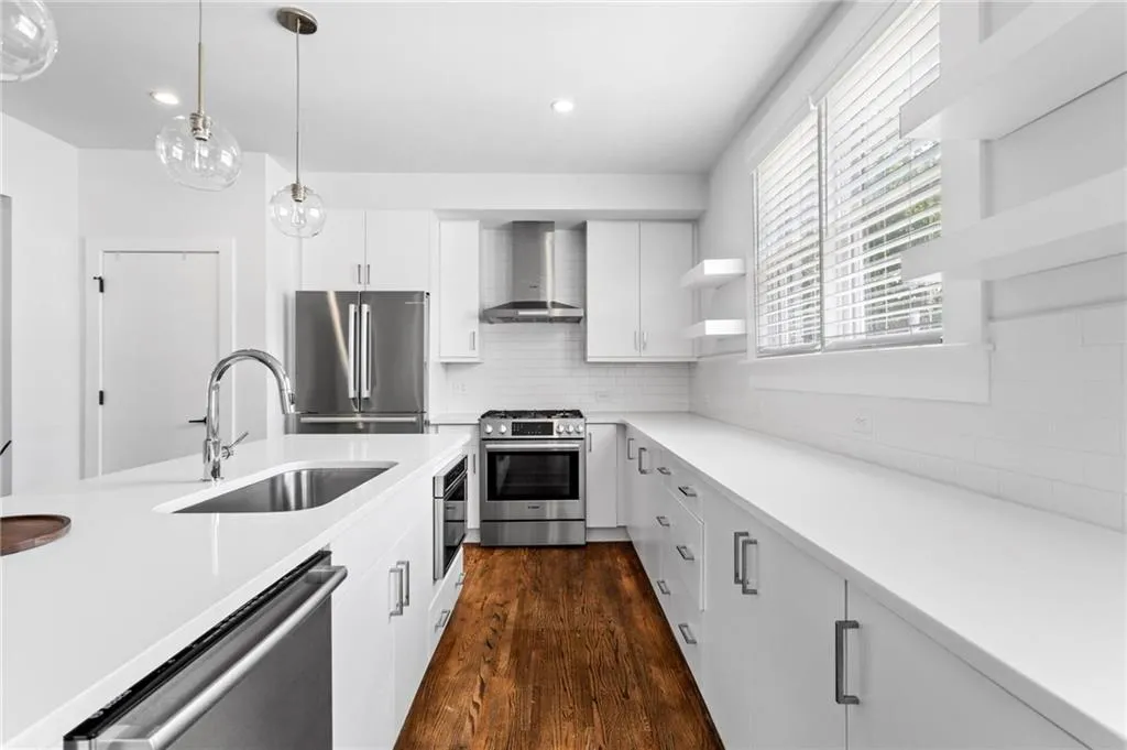 78 Peachtree Memorial Drive Nw Unit 2, Atlanta, Georgia 30309, 2 Bedrooms Bedrooms, ,2 BathroomsBathrooms,Residential,For Sale,78 Peachtree Memorial Drive Nw Unit 2,7616511