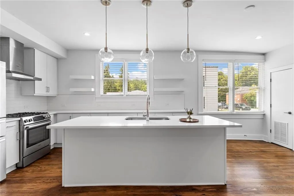 78 Peachtree Memorial Drive Nw Unit 2, Atlanta, Georgia 30309, 2 Bedrooms Bedrooms, ,2 BathroomsBathrooms,Residential,For Sale,78 Peachtree Memorial Drive Nw Unit 2,7616511