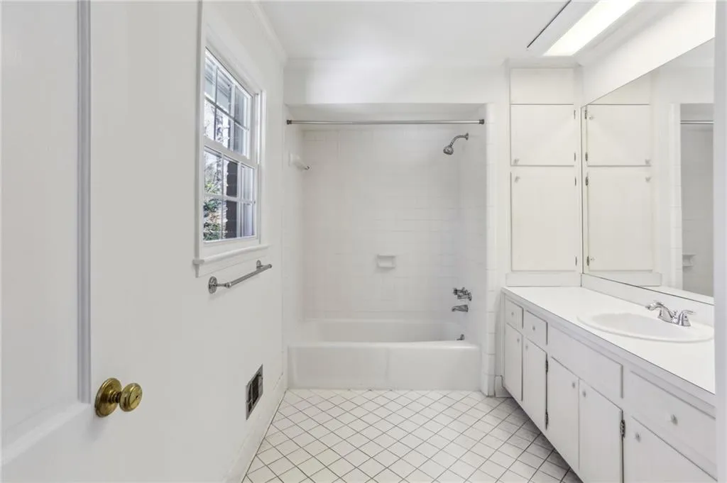 540 Bridgewater Drive, Atlanta, Georgia 30328, 4 Bedrooms Bedrooms, ,3 BathroomsBathrooms,Residential,Sold,540 Bridgewater Drive,7512755