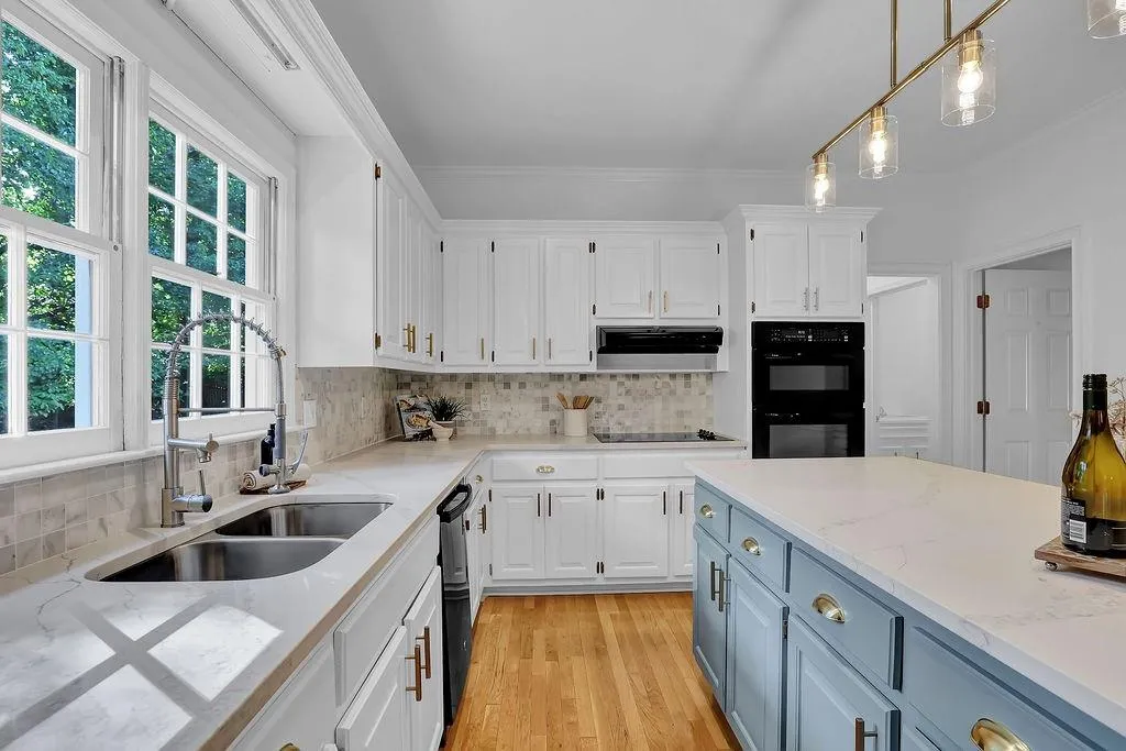 2180 Dunwoody Heritage Drive, Sandy Springs, Georgia 30350, 5 Bedrooms Bedrooms, ,3 BathroomsBathrooms,Residential,Sold,2180 Dunwoody Heritage Drive,7131026