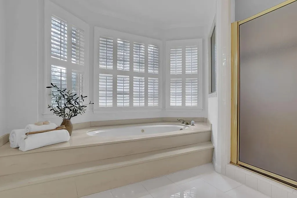 2180 Dunwoody Heritage Drive, Sandy Springs, Georgia 30350, 5 Bedrooms Bedrooms, ,3 BathroomsBathrooms,Residential,Sold,2180 Dunwoody Heritage Drive,7131026