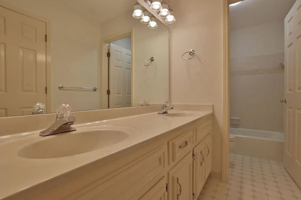 2180 Dunwoody Heritage Drive, Sandy Springs, Georgia 30350, 5 Bedrooms Bedrooms, ,3 BathroomsBathrooms,Residential,Sold,2180 Dunwoody Heritage Drive,7131026