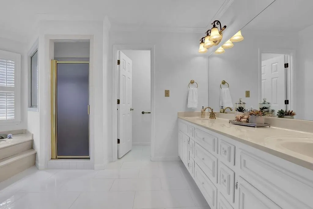 2180 Dunwoody Heritage Drive, Sandy Springs, Georgia 30350, 5 Bedrooms Bedrooms, ,3 BathroomsBathrooms,Residential,Sold,2180 Dunwoody Heritage Drive,7131026