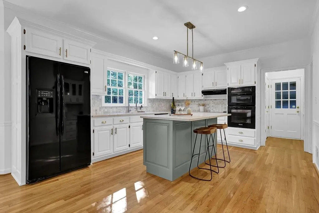 2180 Dunwoody Heritage Drive, Sandy Springs, Georgia 30350, 5 Bedrooms Bedrooms, ,3 BathroomsBathrooms,Residential,Sold,2180 Dunwoody Heritage Drive,7131026