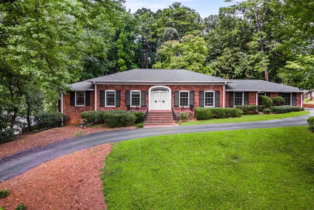 155 Forrest Lake Drive, Sandy Springs, Georgia 30327, 3 Bedrooms Bedrooms, ,2 BathroomsBathrooms,Residential,Sold,155 Forrest Lake Drive,7268317