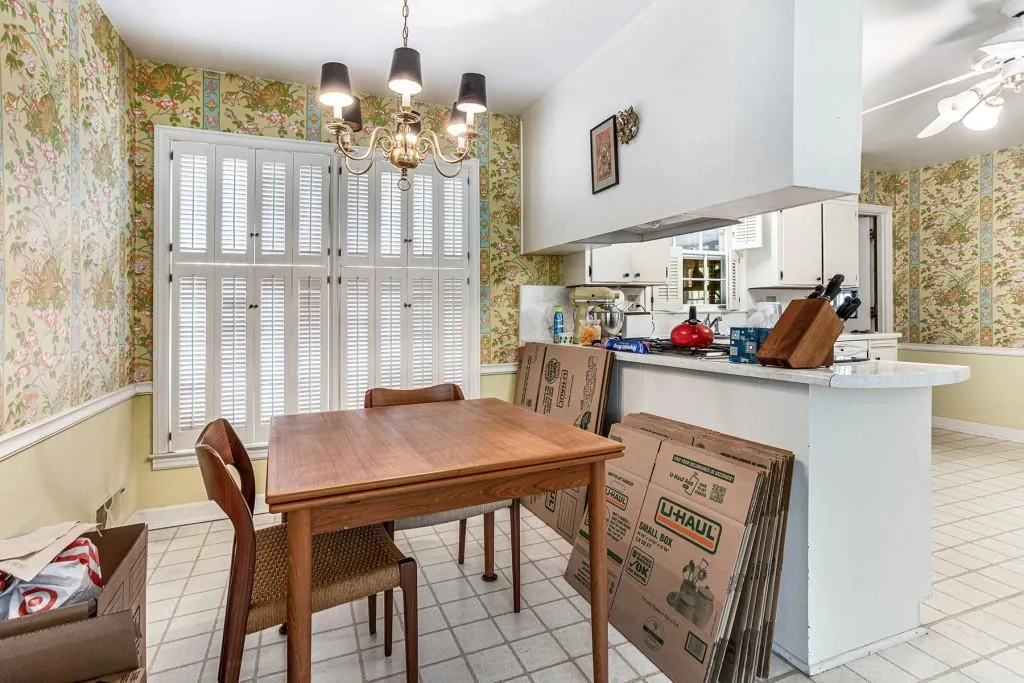 155 Forrest Lake Drive, Sandy Springs, Georgia 30327, 3 Bedrooms Bedrooms, ,2 BathroomsBathrooms,Residential,Sold,155 Forrest Lake Drive,7268317