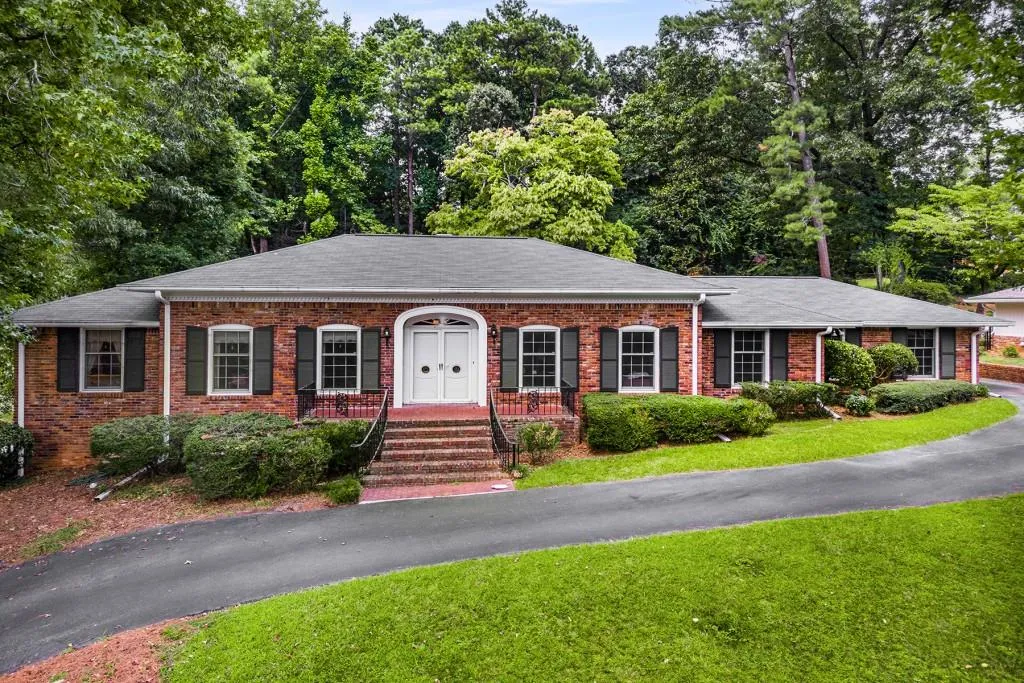155 Forrest Lake Drive, Sandy Springs, Georgia 30327, 3 Bedrooms Bedrooms, ,2 BathroomsBathrooms,Residential,Sold,155 Forrest Lake Drive,7268317