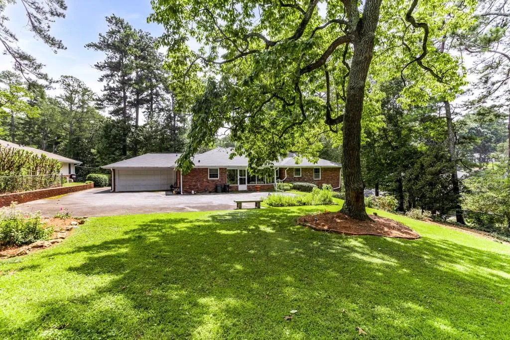 155 Forrest Lake Drive, Sandy Springs, Georgia 30327, 3 Bedrooms Bedrooms, ,2 BathroomsBathrooms,Residential,Sold,155 Forrest Lake Drive,7268317
