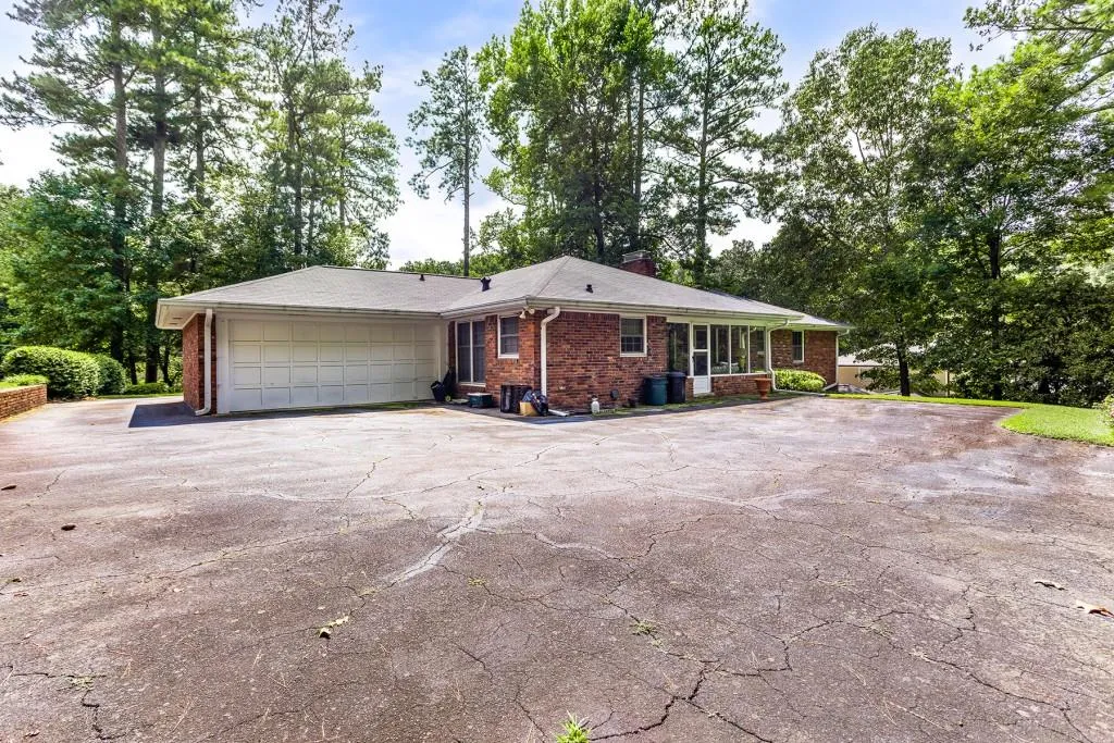 155 Forrest Lake Drive, Sandy Springs, Georgia 30327, 3 Bedrooms Bedrooms, ,2 BathroomsBathrooms,Residential,Sold,155 Forrest Lake Drive,7268317