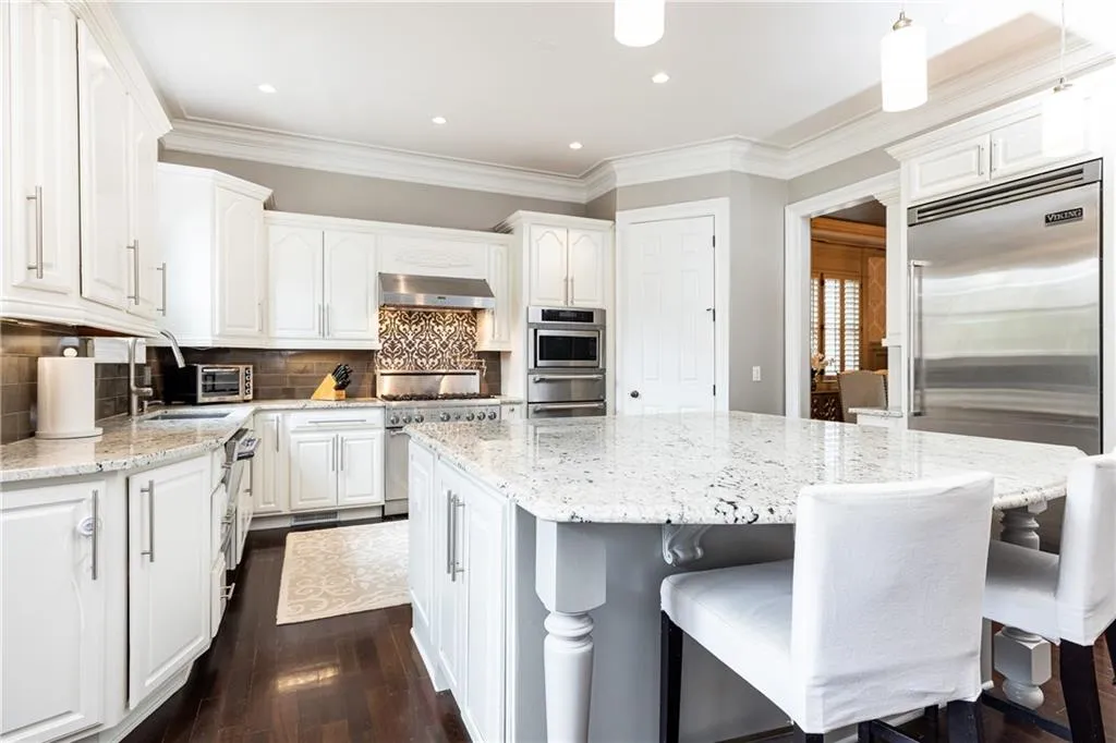 317 Windsor Parkway, Atlanta, Georgia 30342, 5 Bedrooms Bedrooms, ,5 BathroomsBathrooms,Residential,For Sale,317 Windsor Parkway,7742660