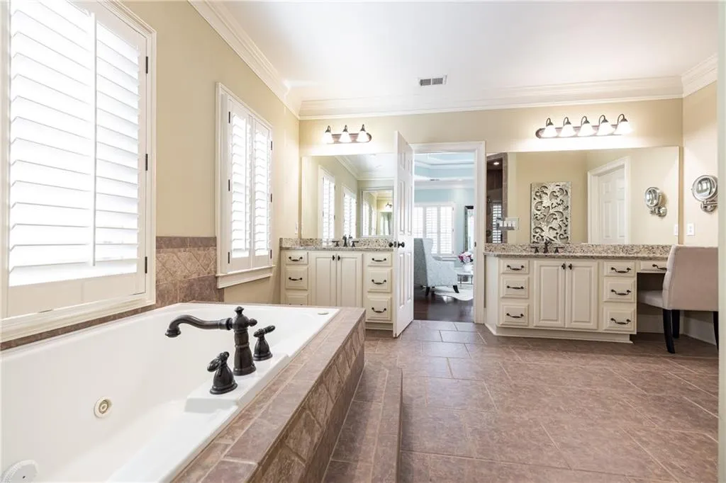 317 Windsor Parkway, Atlanta, Georgia 30342, 5 Bedrooms Bedrooms, ,5 BathroomsBathrooms,Residential,For Sale,317 Windsor Parkway,7742660