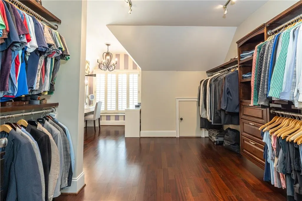317 Windsor Parkway, Atlanta, Georgia 30342, 5 Bedrooms Bedrooms, ,5 BathroomsBathrooms,Residential,For Sale,317 Windsor Parkway,7742660