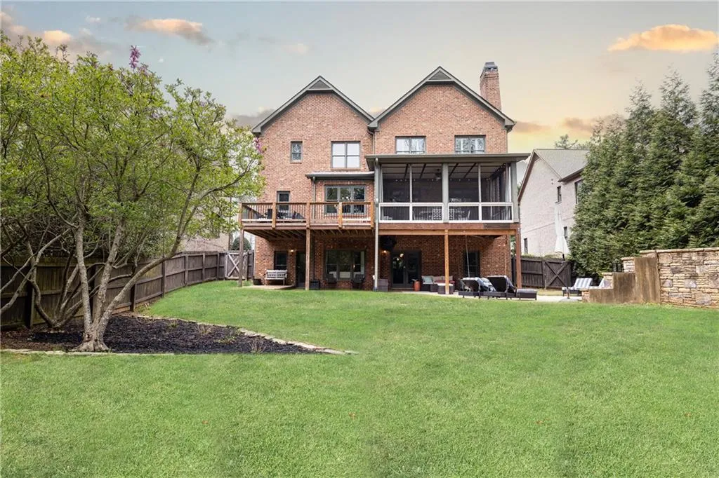 317 Windsor Parkway, Atlanta, Georgia 30342, 5 Bedrooms Bedrooms, ,5 BathroomsBathrooms,Residential,For Sale,317 Windsor Parkway,7742660