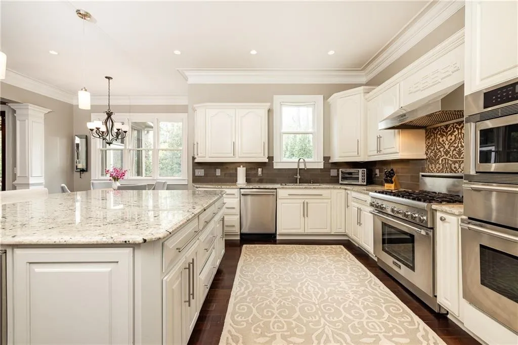 317 Windsor Parkway, Atlanta, Georgia 30342, 5 Bedrooms Bedrooms, ,5 BathroomsBathrooms,Residential,For Sale,317 Windsor Parkway,7742660