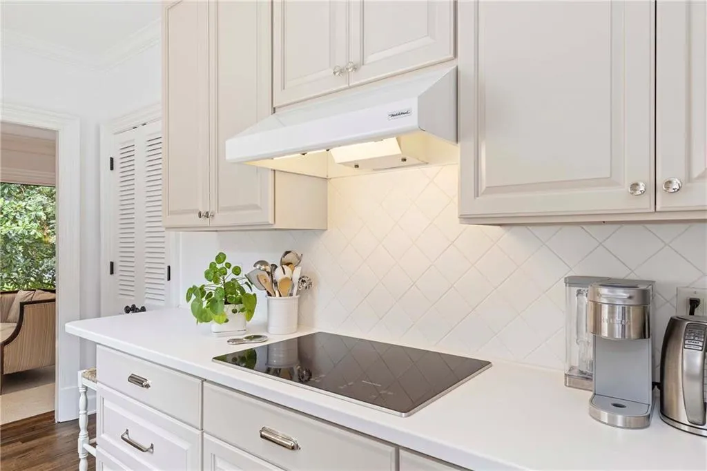 2774 Andrews Drive Nw Unit #7, Atlanta, Georgia 30305, 3 Bedrooms Bedrooms, ,3 BathroomsBathrooms,Residential,For Sale,2774 Andrews Drive Nw Unit #7,7638448