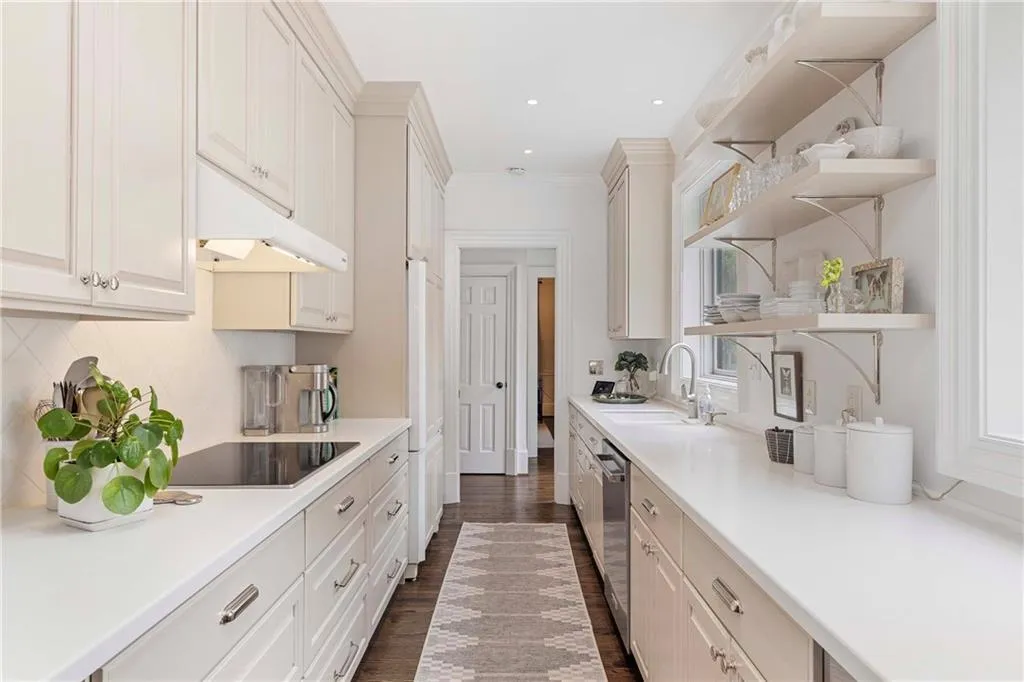 2774 Andrews Drive Nw Unit #7, Atlanta, Georgia 30305, 3 Bedrooms Bedrooms, ,3 BathroomsBathrooms,Residential,For Sale,2774 Andrews Drive Nw Unit #7,7638448