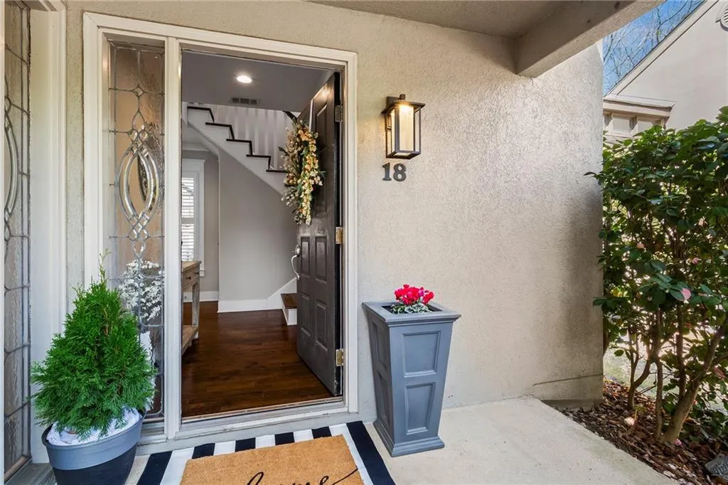 2914 Lenox Road Ne Unit 18, Atlanta, Georgia 30324, 2 Bedrooms Bedrooms, 0 ,2 BathroomsBathrooms,Residential,Sold,2914 Lenox Road Ne Unit 18,7739448