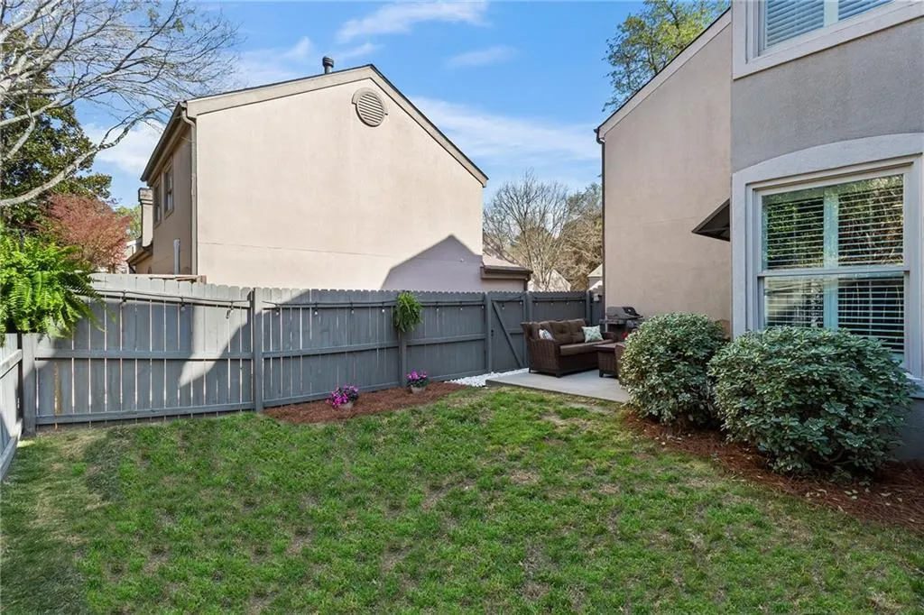 2914 Lenox Road Ne Unit 18, Atlanta, Georgia 30324, 2 Bedrooms Bedrooms, 0 ,2 BathroomsBathrooms,Residential,Sold,2914 Lenox Road Ne Unit 18,7739448
