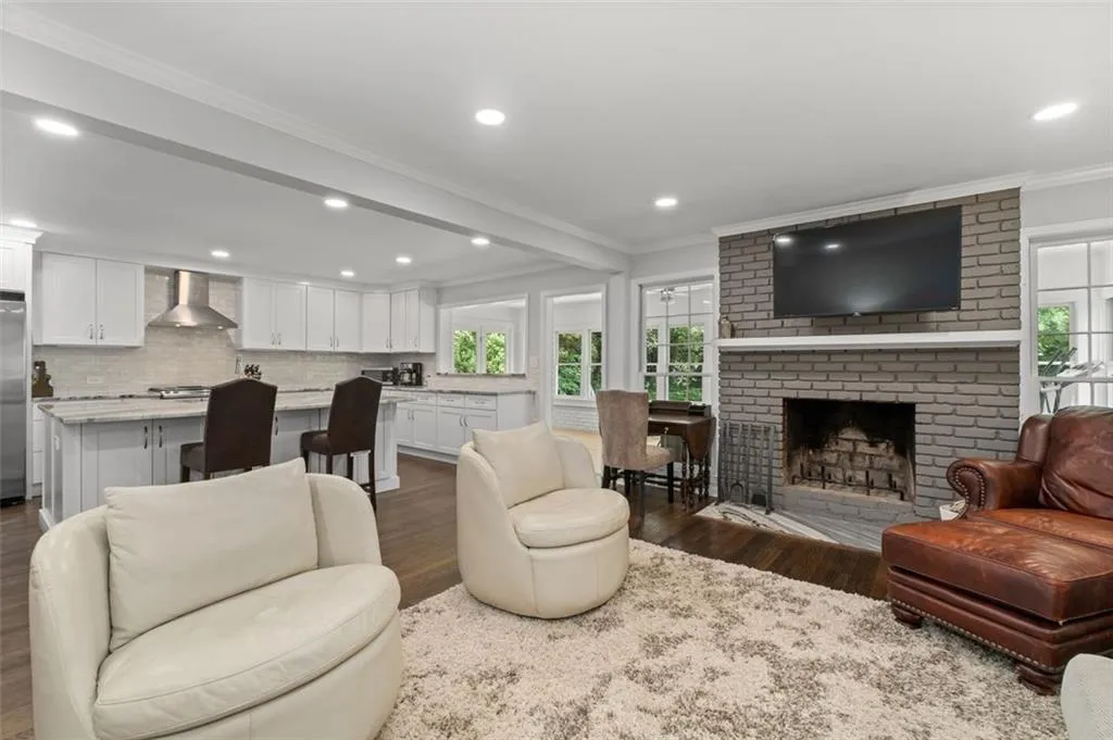 4725 Brinkley Lane, Atlanta, Georgia 30342, 3 Bedrooms Bedrooms, ,3 BathroomsBathrooms,Residential,Sold,4725 Brinkley Lane,7373124