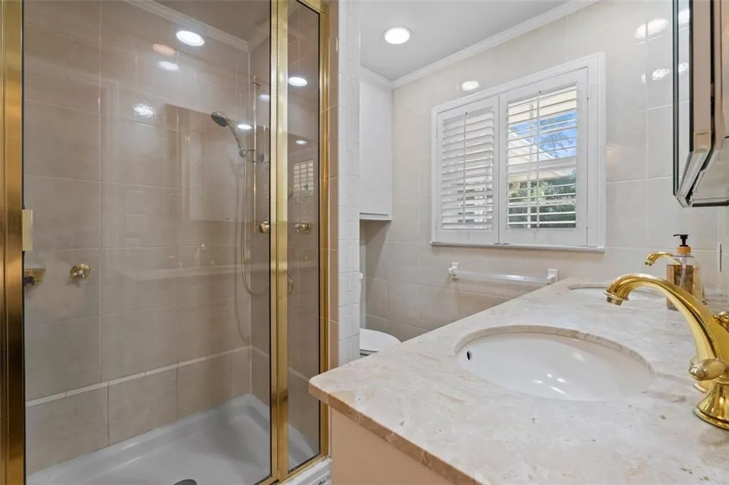 4725 Brinkley Lane, Atlanta, Georgia 30342, 3 Bedrooms Bedrooms, ,3 BathroomsBathrooms,Residential,Sold,4725 Brinkley Lane,7373124