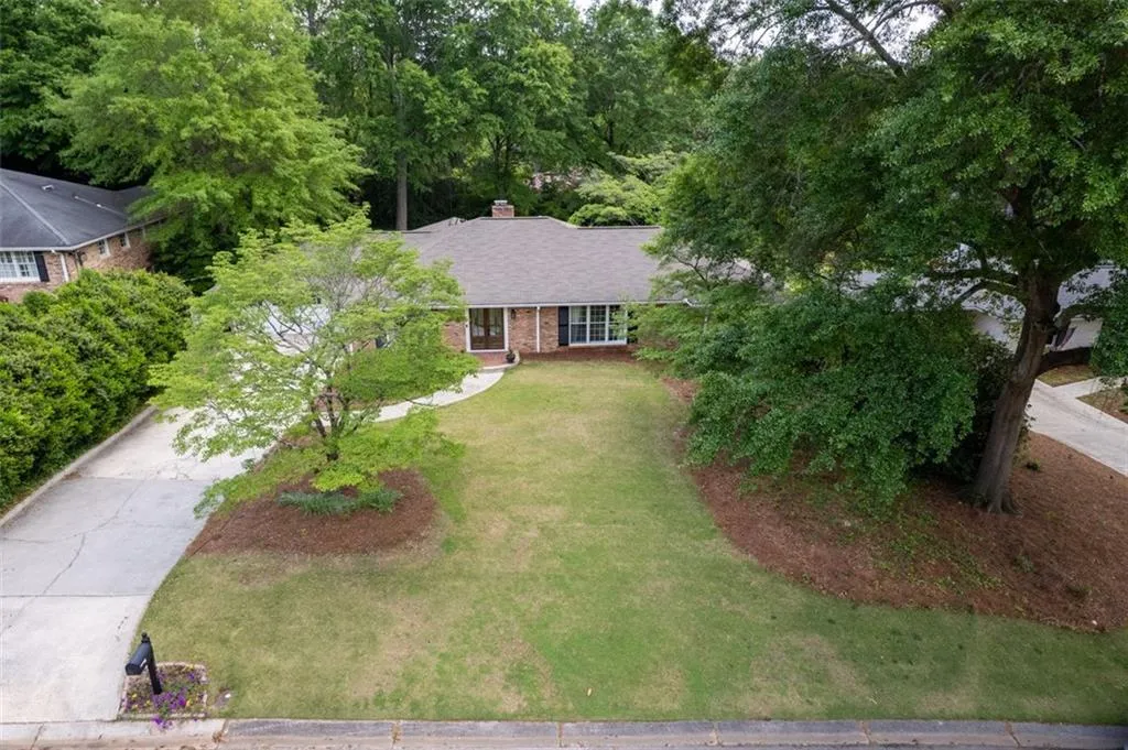 4725 Brinkley Lane, Atlanta, Georgia 30342, 3 Bedrooms Bedrooms, ,3 BathroomsBathrooms,Residential,Sold,4725 Brinkley Lane,7373124