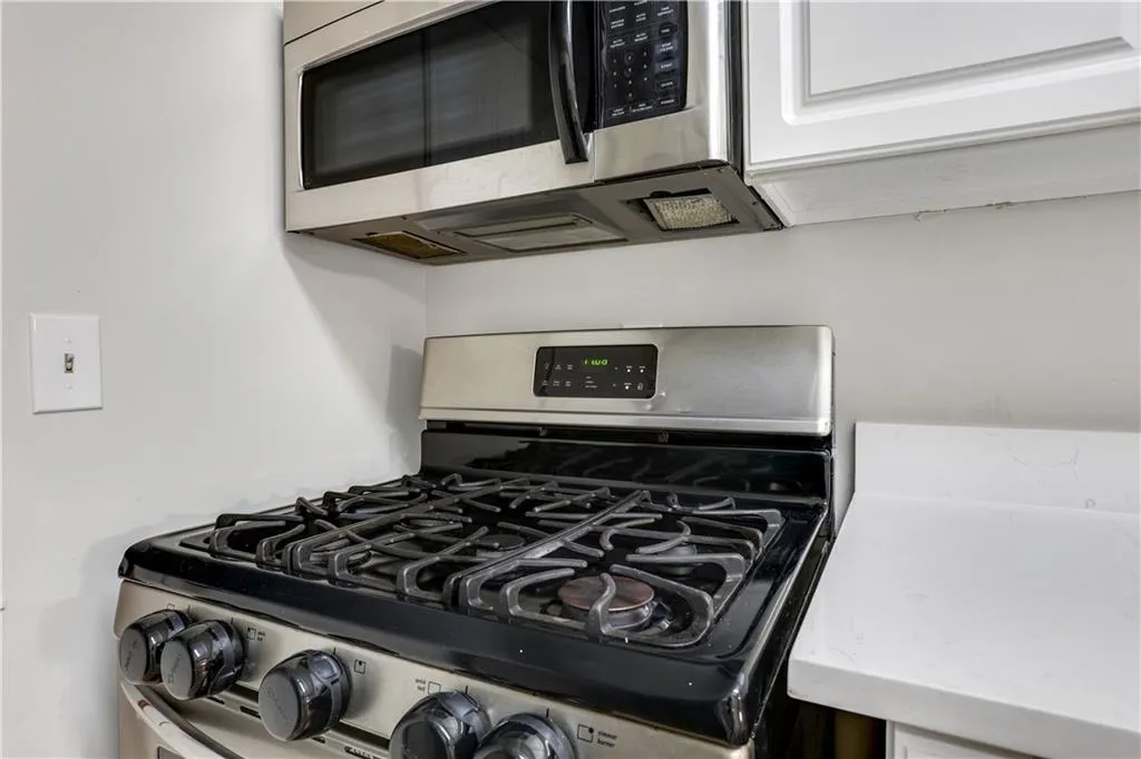 6851 Roswell Road Unit C6, Sandy Springs, Georgia 30328, 3 Bedrooms Bedrooms, ,2 BathroomsBathrooms,Residential,Sold,6851 Roswell Road Unit C6,7419741