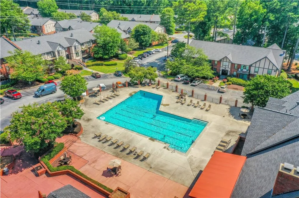 6851 Roswell Road Unit C6, Sandy Springs, Georgia 30328, 3 Bedrooms Bedrooms, ,2 BathroomsBathrooms,Residential,Sold,6851 Roswell Road Unit C6,7419741