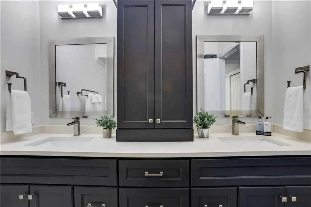 6851 Roswell Road Unit C6, Sandy Springs, Georgia 30328, 3 Bedrooms Bedrooms, ,2 BathroomsBathrooms,Residential,Sold,6851 Roswell Road Unit C6,7419741