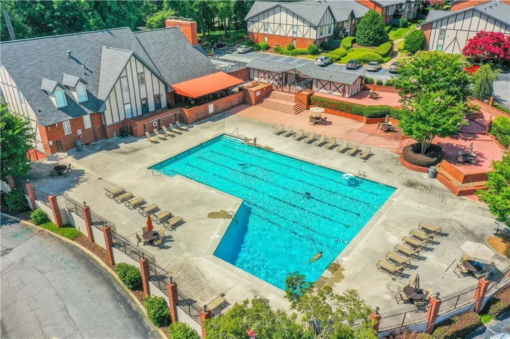 6851 Roswell Road Unit C6, Sandy Springs, Georgia 30328, 3 Bedrooms Bedrooms, ,2 BathroomsBathrooms,Residential,Sold,6851 Roswell Road Unit C6,7419741