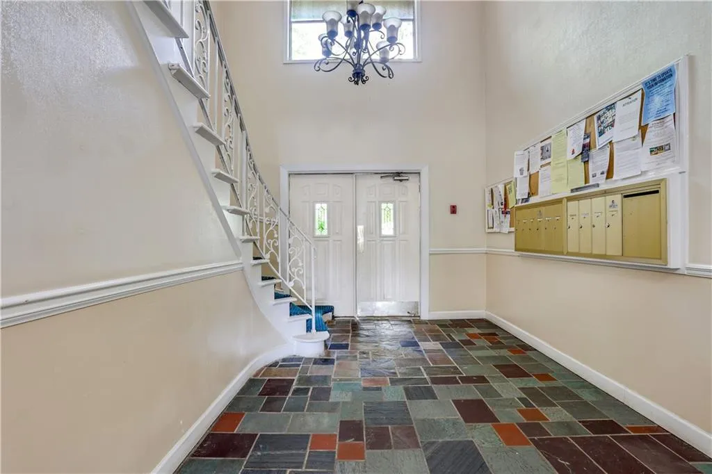 6851 Roswell Road Unit C6, Sandy Springs, Georgia 30328, 3 Bedrooms Bedrooms, ,2 BathroomsBathrooms,Residential,Sold,6851 Roswell Road Unit C6,7419741