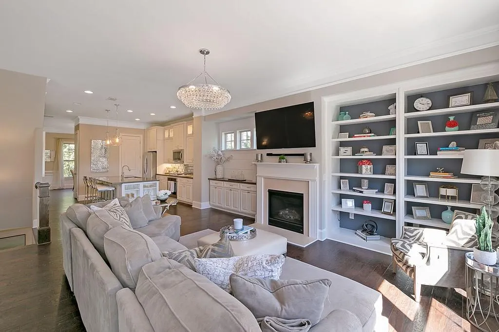 401 Alderwood Street, Atlanta, Georgia 30328, 3 Bedrooms Bedrooms, ,3 BathroomsBathrooms,Residential,Sold,401 Alderwood Street,6790401