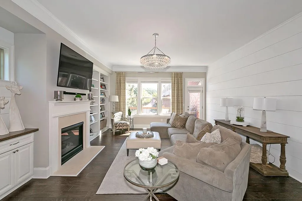 401 Alderwood Street, Atlanta, Georgia 30328, 3 Bedrooms Bedrooms, ,3 BathroomsBathrooms,Residential,Sold,401 Alderwood Street,6790401