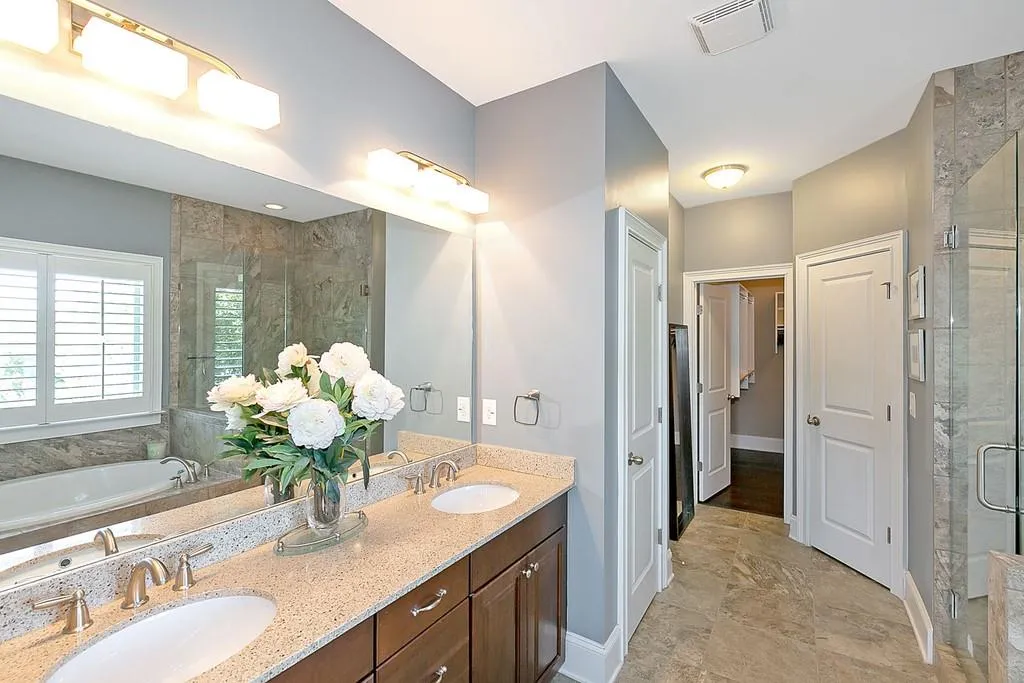 401 Alderwood Street, Atlanta, Georgia 30328, 3 Bedrooms Bedrooms, ,3 BathroomsBathrooms,Residential,Sold,401 Alderwood Street,6790401