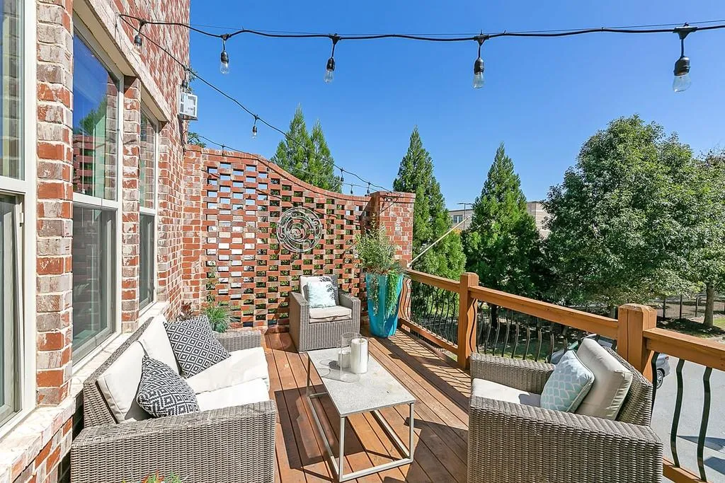 401 Alderwood Street, Atlanta, Georgia 30328, 3 Bedrooms Bedrooms, ,3 BathroomsBathrooms,Residential,Sold,401 Alderwood Street,6790401