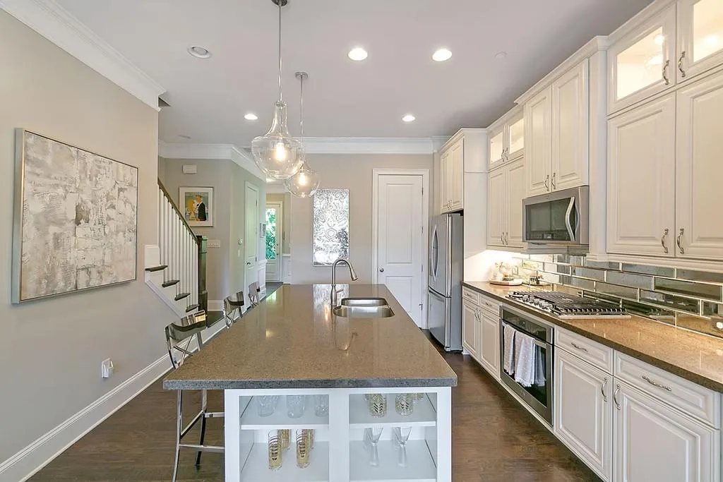 401 Alderwood Street, Atlanta, Georgia 30328, 3 Bedrooms Bedrooms, ,3 BathroomsBathrooms,Residential,Sold,401 Alderwood Street,6790401