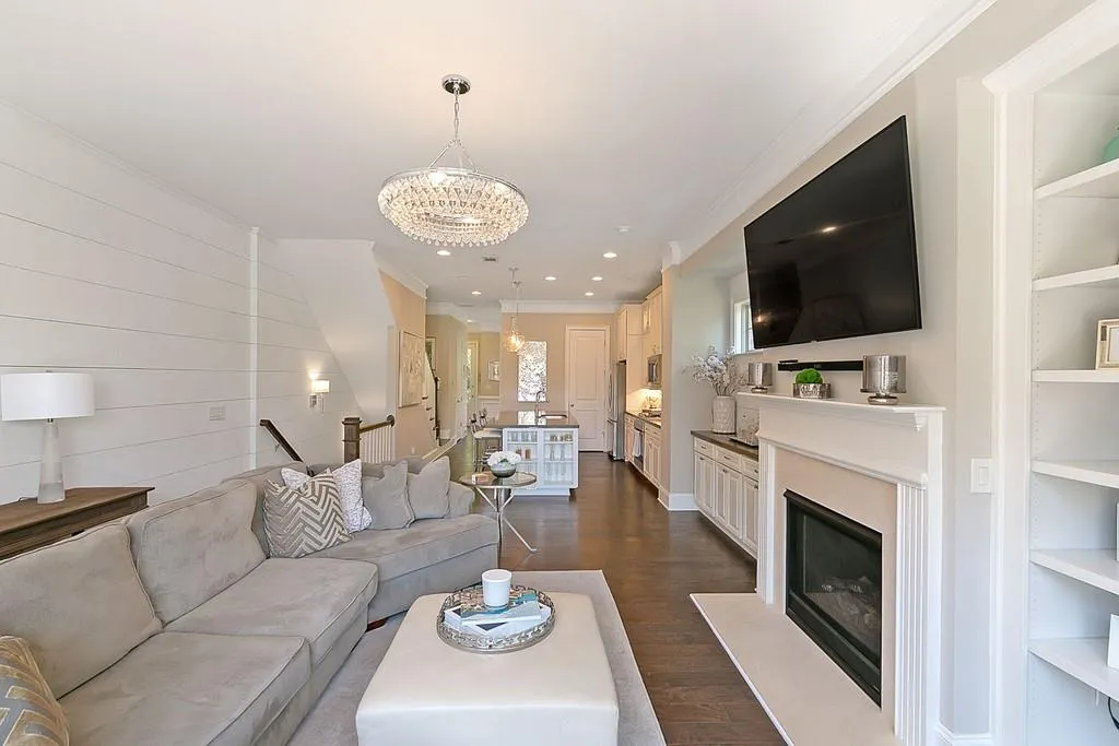 401 Alderwood Street, Atlanta, Georgia 30328, 3 Bedrooms Bedrooms, ,3 BathroomsBathrooms,Residential,Sold,401 Alderwood Street,6790401