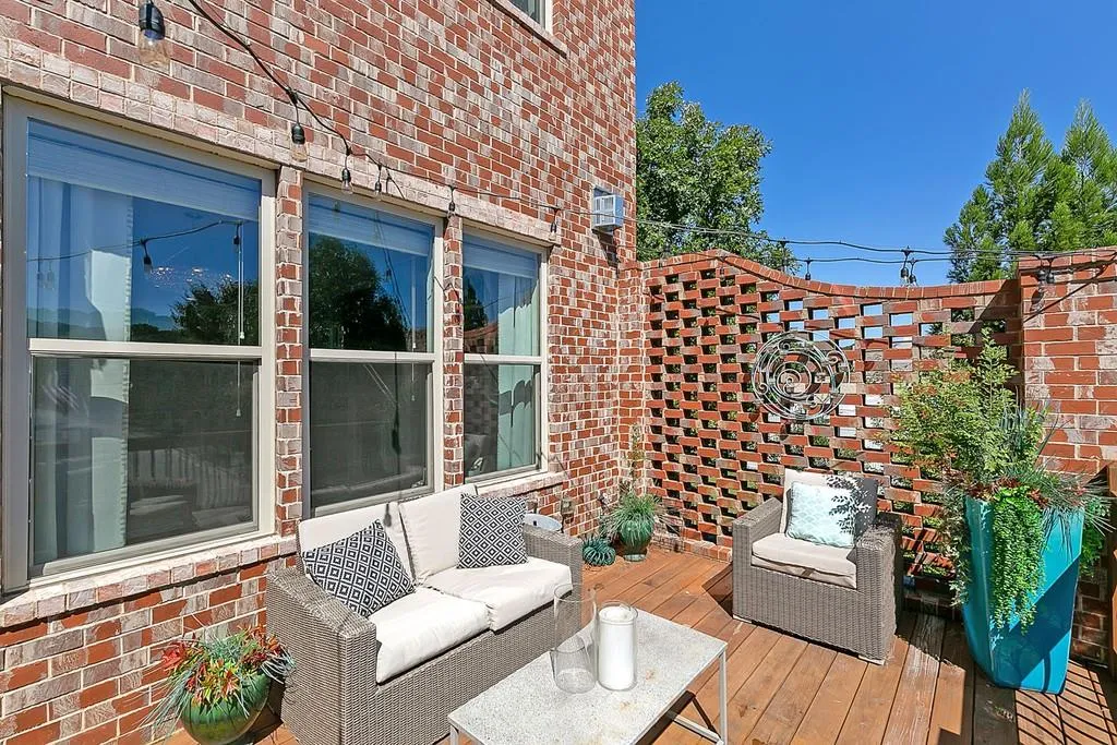 401 Alderwood Street, Atlanta, Georgia 30328, 3 Bedrooms Bedrooms, ,3 BathroomsBathrooms,Residential,Sold,401 Alderwood Street,6790401