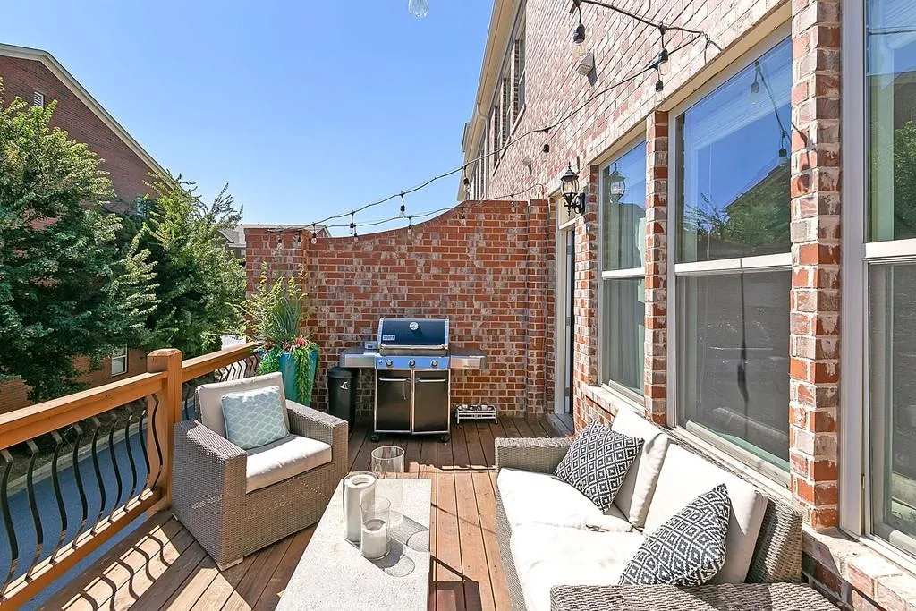 401 Alderwood Street, Atlanta, Georgia 30328, 3 Bedrooms Bedrooms, ,3 BathroomsBathrooms,Residential,Sold,401 Alderwood Street,6790401