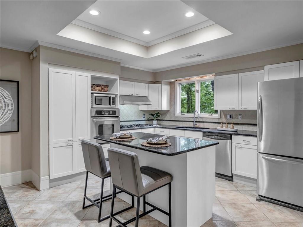 165 River Court Parkway, Sandy Springs, Georgia 30328, 3 Bedrooms Bedrooms, ,3 BathroomsBathrooms,Residential,Sold,165 River Court Parkway,7241812