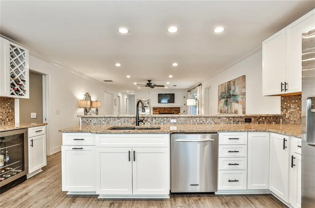 6639 Cherry Tree Lane, Sandy Springs, Georgia 30328, 3 Bedrooms Bedrooms, ,2 BathroomsBathrooms,Residential,Sold,6639 Cherry Tree Lane,7120774