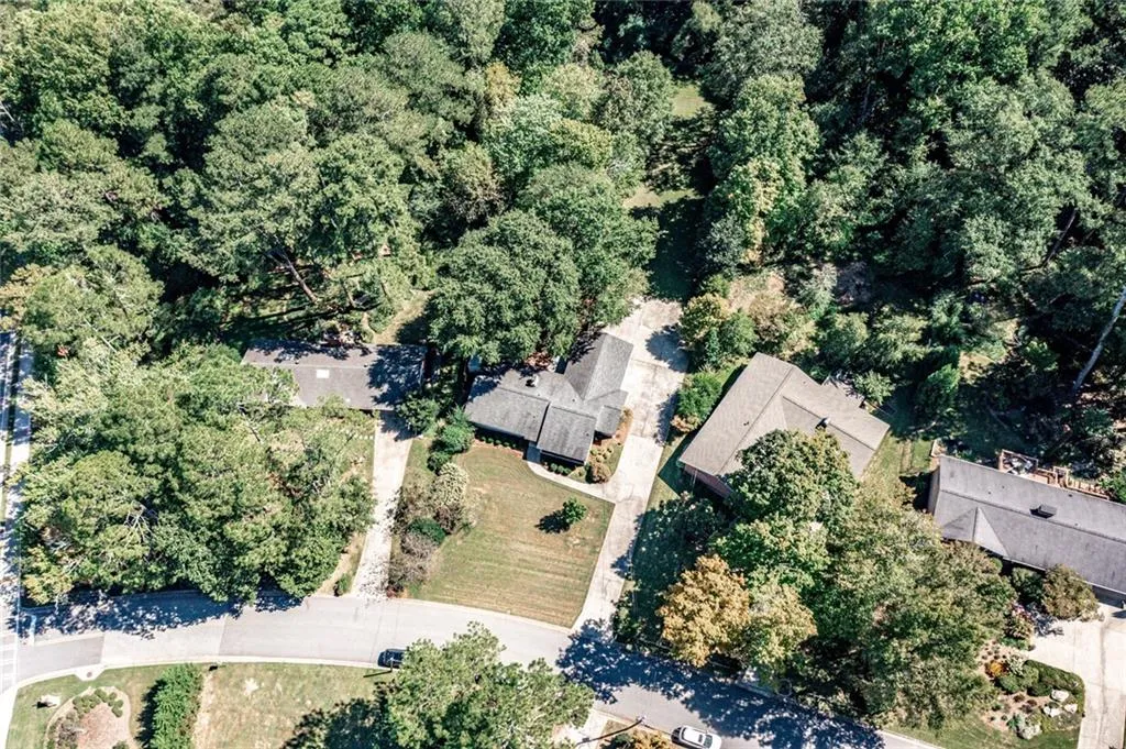 6639 Cherry Tree Lane, Sandy Springs, Georgia 30328, 3 Bedrooms Bedrooms, ,2 BathroomsBathrooms,Residential,Sold,6639 Cherry Tree Lane,7120774