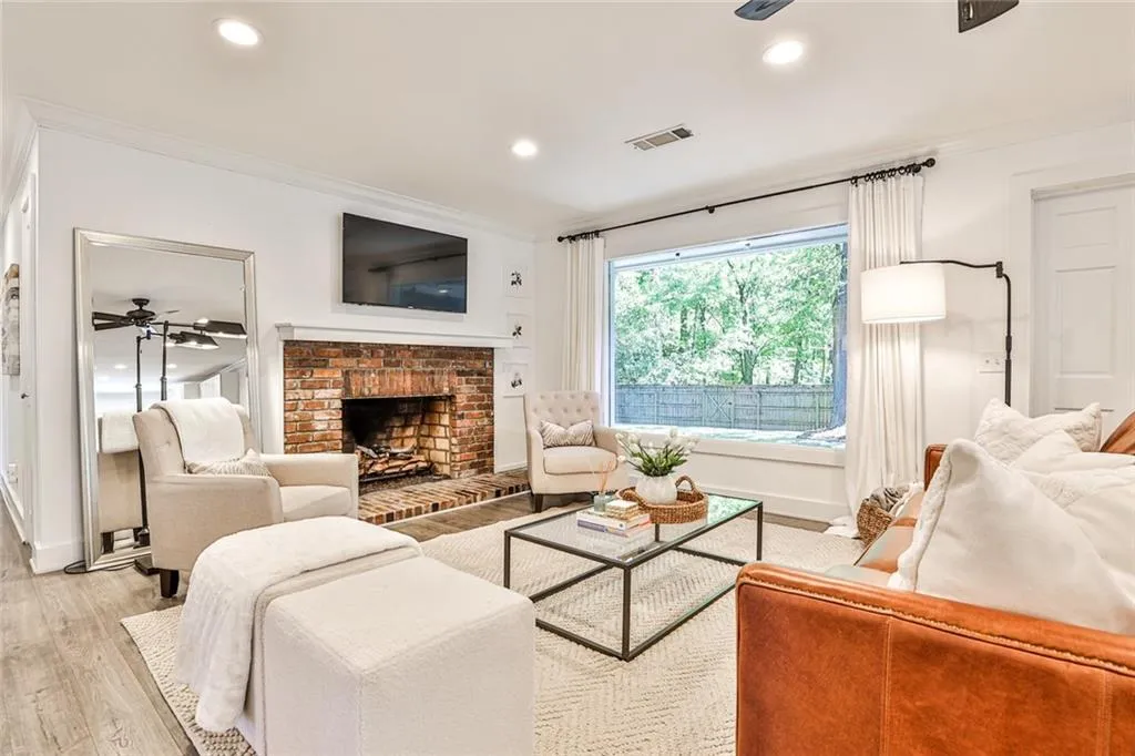 6639 Cherry Tree Lane, Sandy Springs, Georgia 30328, 3 Bedrooms Bedrooms, ,2 BathroomsBathrooms,Residential,Sold,6639 Cherry Tree Lane,7120774