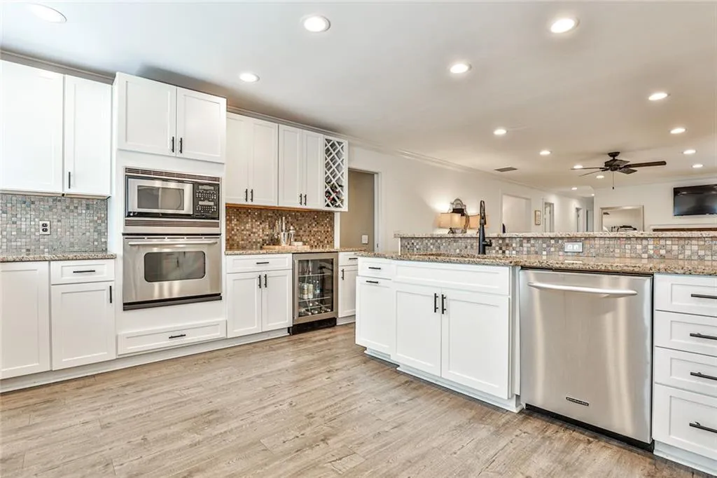 6639 Cherry Tree Lane, Sandy Springs, Georgia 30328, 3 Bedrooms Bedrooms, ,2 BathroomsBathrooms,Residential,Sold,6639 Cherry Tree Lane,7120774