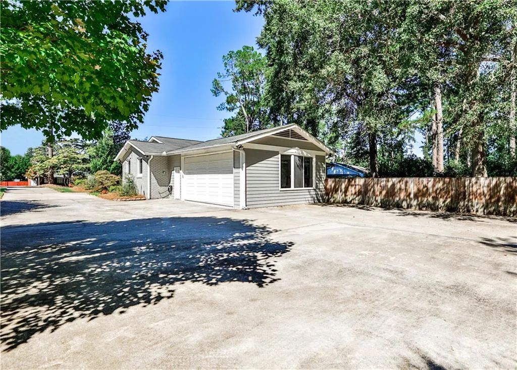 6639 Cherry Tree Lane, Sandy Springs, Georgia 30328, 3 Bedrooms Bedrooms, ,2 BathroomsBathrooms,Residential,Sold,6639 Cherry Tree Lane,7120774