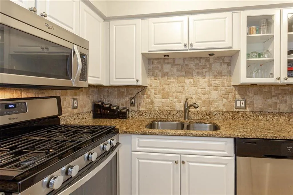 6980 Roswell Road Unit J8, Atlanta, Georgia 30328, 2 Bedrooms Bedrooms, ,1 BathroomBathrooms,Residential,Sold,6980 Roswell Road Unit J8,6803675