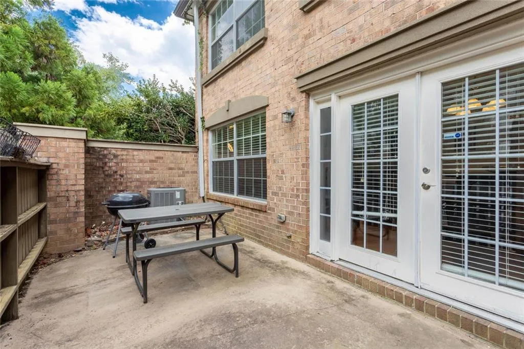 6980 Roswell Road Unit J8, Atlanta, Georgia 30328, 2 Bedrooms Bedrooms, ,1 BathroomBathrooms,Residential,Sold,6980 Roswell Road Unit J8,6803675
